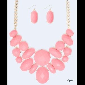 4/$20 Pink bib bauble statement necklace Annabella